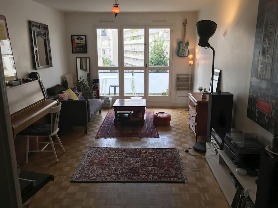 Apartment 2 Bedroom With Balcony / Park Buttes Chaumont /jourdain *